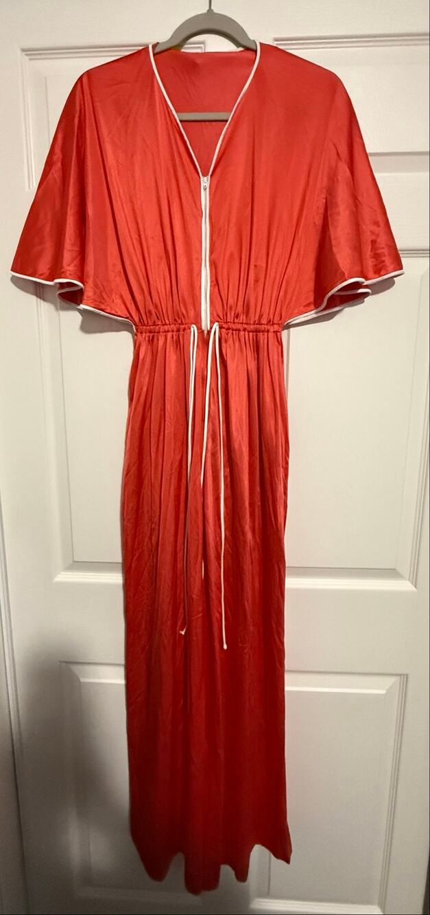 Vintage 1970s Vanity Fair Pink Antron III Nylon 2 Piece Gown Robe Set S USA